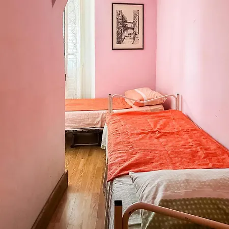 2 Bedroom Cozy In Apartment