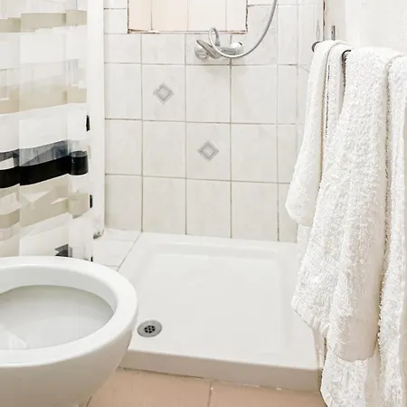 2 Bedroom Cozy In Apartment *