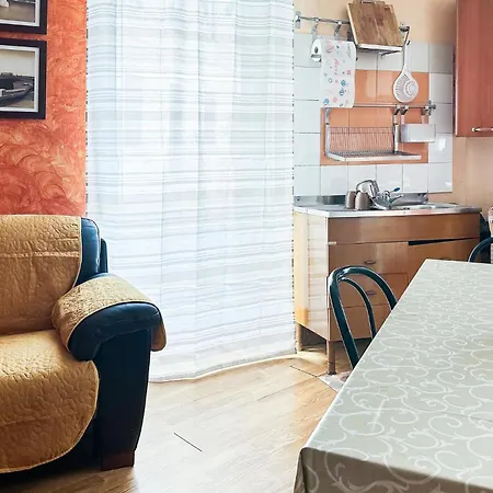 2 Bedroom Cozy In Apartment