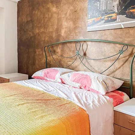 2 Bedroom Cozy In Apartment *