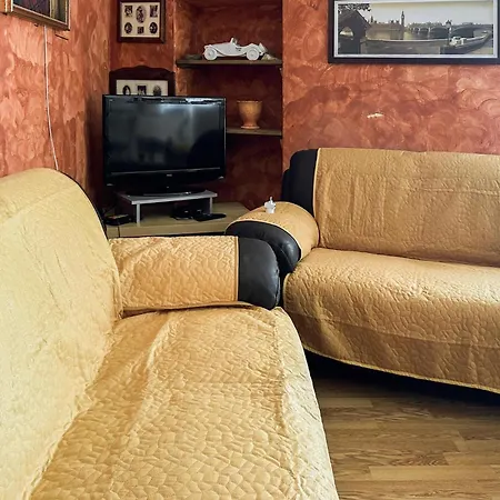 Apartment 2 Bedroom Cozy In